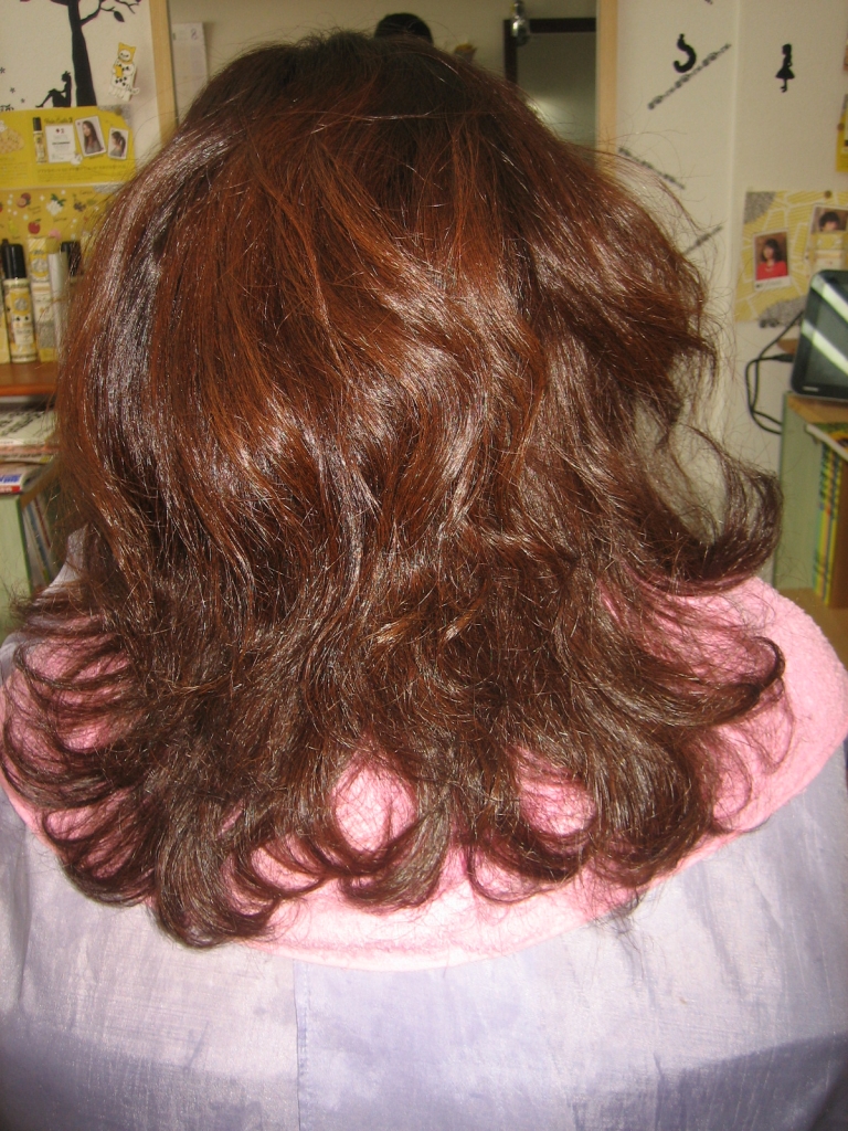 クセに合わせたヘアカット 広がらないヘアスタイル