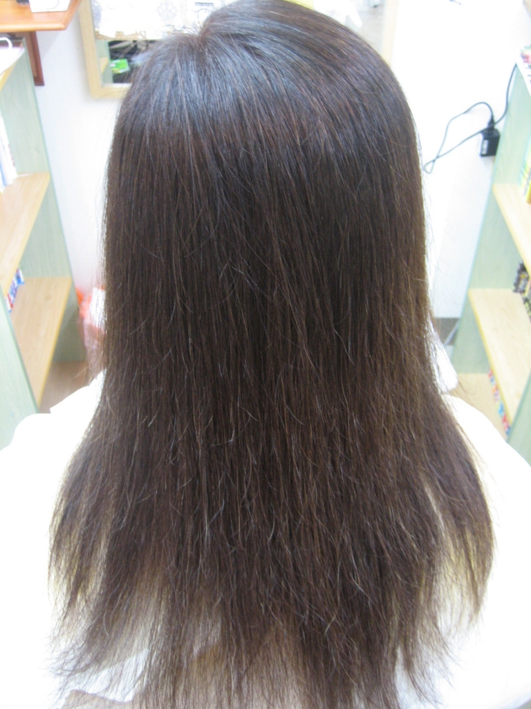 髪の量を減らす方法 美容師 ヘアカット