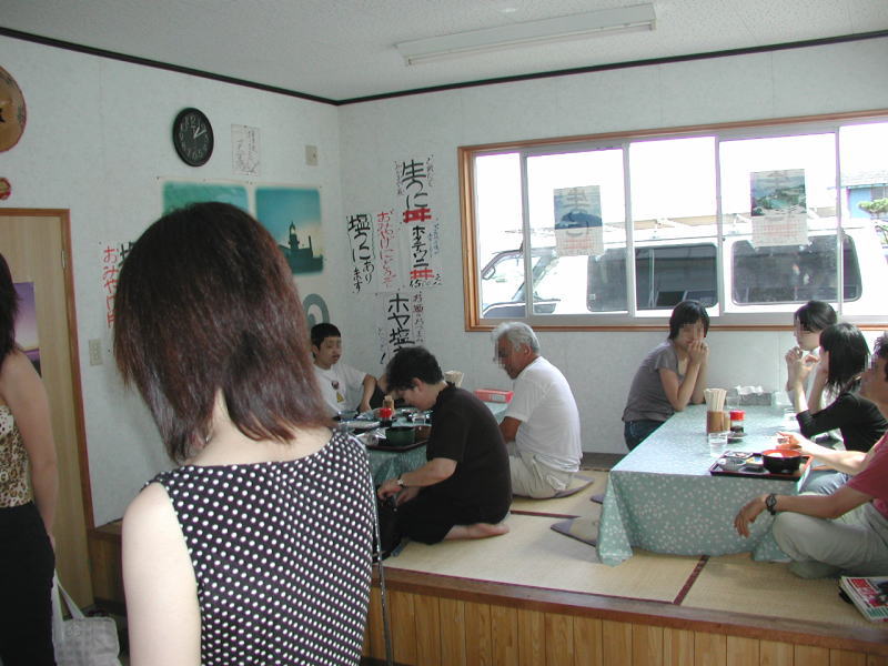 ウニ丼店内
