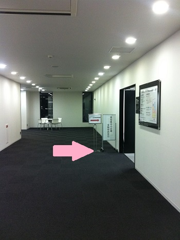 ショールーム入口