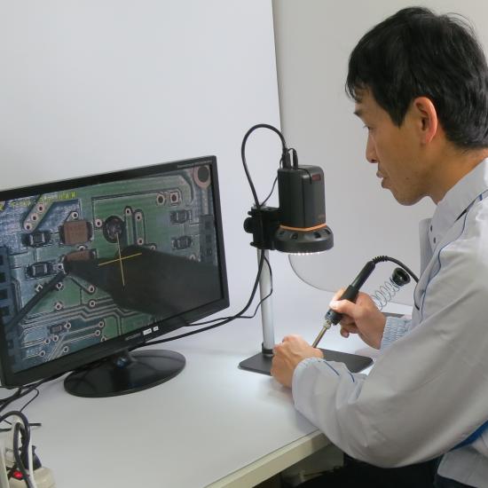 HDMIマイクロスコープUM08を使って半田付け