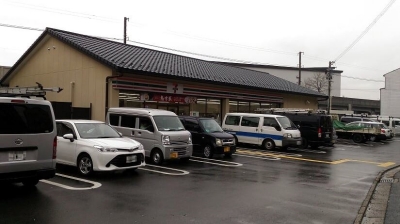 セブン-イレブン梅小路公園西店の外観