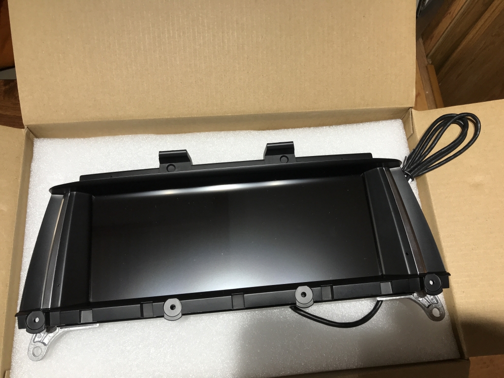 BMW X3(F25)に、Apple carplay対応のアンドロイドナビゲーションの