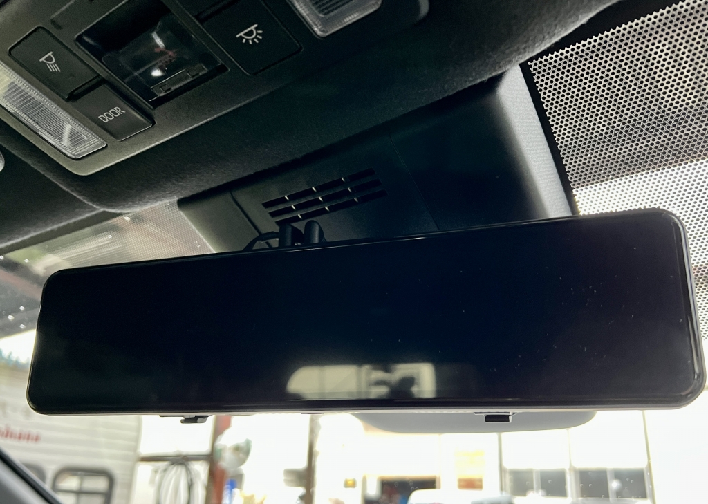 トヨタ ヴォクシー(MZRA90W)に、ミラー型ドライブレコーダーの持込