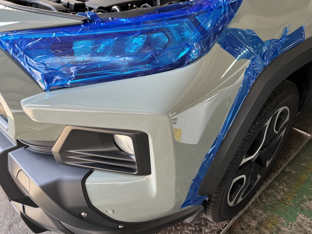 rav4 フロントグリル　新車外し トヨタ RAV4 アドベンチャーの、社外フロントグリルを持込み交換