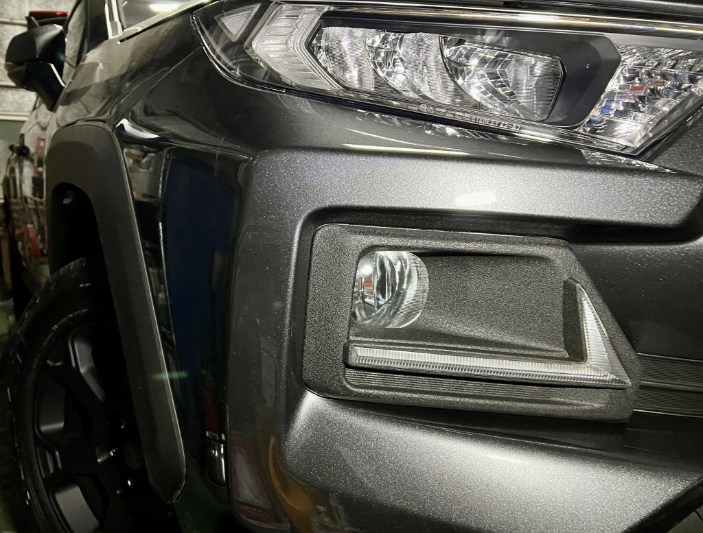 トヨタ RAV4に、デイライトキット・フォグランプ・パドルシフトの