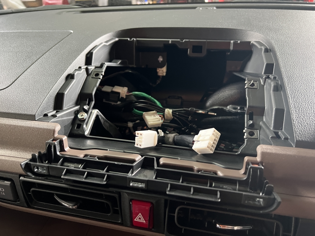 2006年ダッジマグナム取り外しETC キャンバスアダプター ダッジ DODGE
