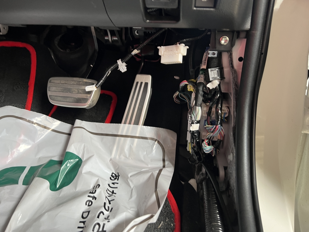 トヨタRAV4PHVに、パドルシフトの取付けを致しました | KAK