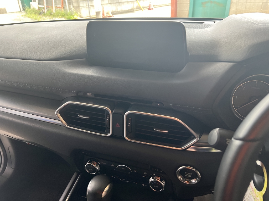 マツダCX-8に、CarPlay後付けレトロフィットキットの取り付けを致し