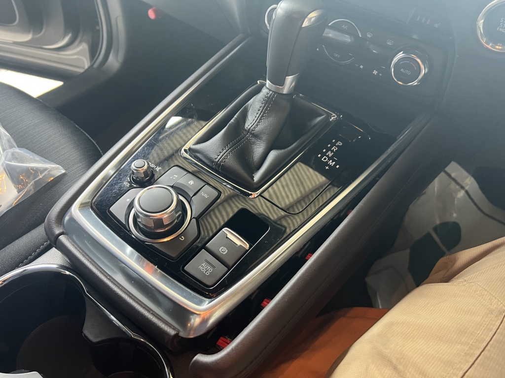 マツダCX-8に、CarPlay後付けレトロフィットキットの取り付けを致し