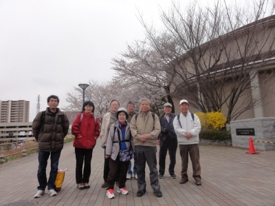 首都大学東京正門前