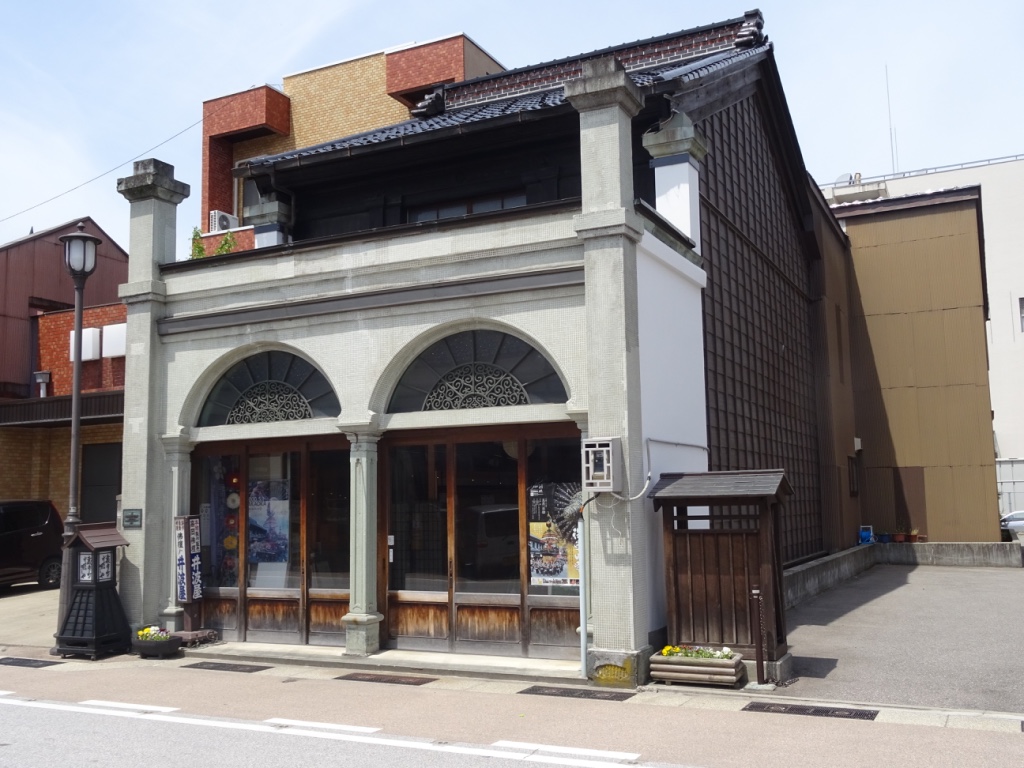 井波屋仏壇店.jpg