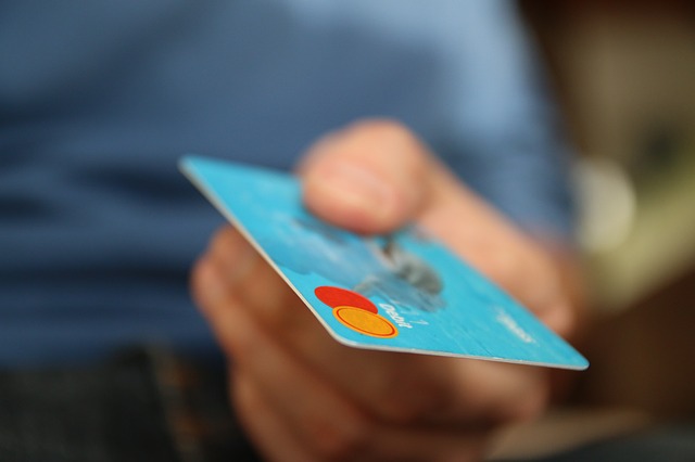 クレジットカードで支払う-債務整理日記