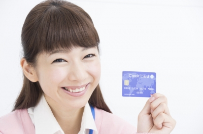 バンドルカードはプリペイドカードなのでほぼ無審査で使える