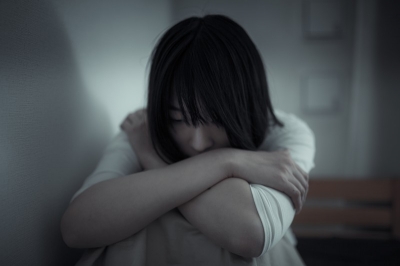 借金で絶望的な気持ちになる主婦