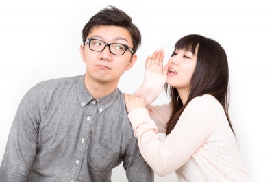 隣人が宝くじに当たったらしいと夫に言う