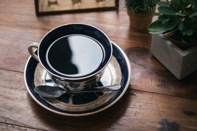 宝くじで1,000万当たってぼーっとコーヒーを飲む