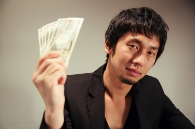ヤミ金融は、どうしてもお金を借りたいという気持ちにつけ込んでくる