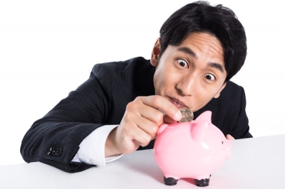 借金がある人は、貯金して予期せぬ出費に備える
