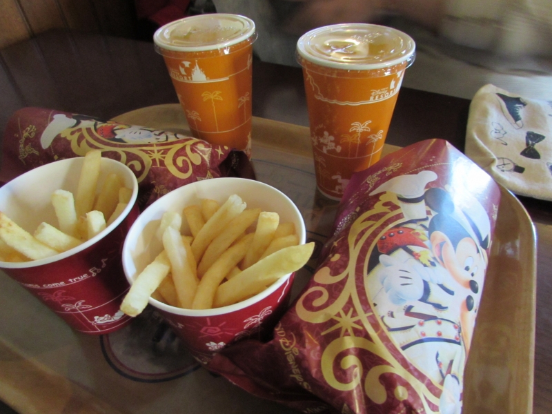 ローストビーフとシュリンプのサンドのセットは1人1240円