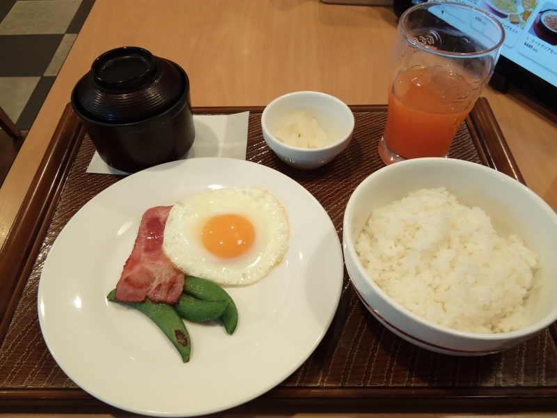 ガストのモーニング目玉焼き定食