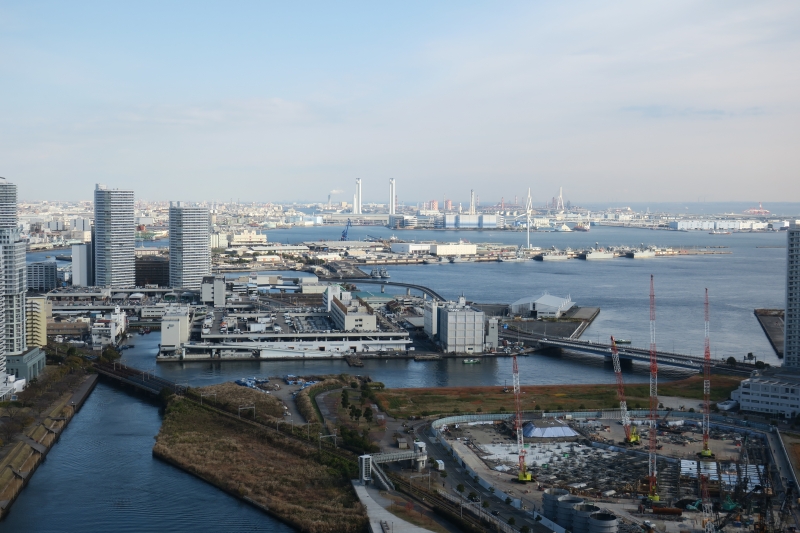 窓の外は横浜港が一望