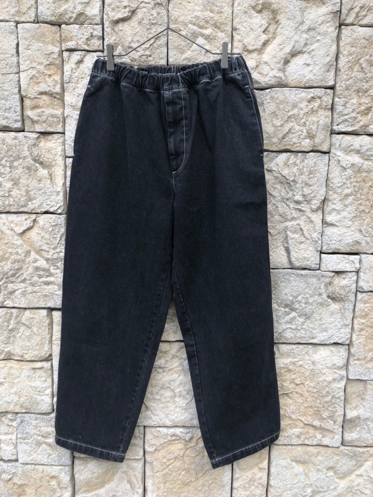 unfil / cotton-denim drawstring easy pants
