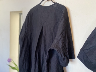 homspun コットンリネンシャンブレーノーカラー比翼ワンピース homspun コットンリネンシャンブレーノーカラー比翼ワンピース