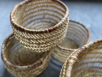 新品未使用　アフリカ　ブルキナ　手編み　カゴ　天然素材円筒形　バスケット 新品未使用 アフリカ ブルキナ 手編み カゴ 天然素材円筒形 バスケット