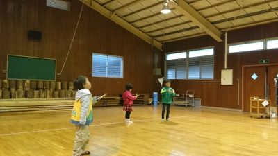 遊ぶ子供達