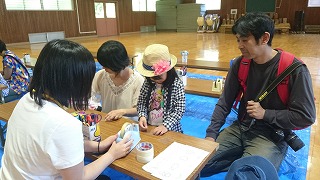 偏光板のステンドグラス