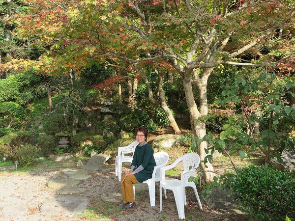 田中さん お庭で.jpg