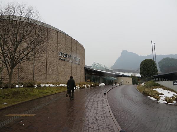 武雄市図書館.jpg
