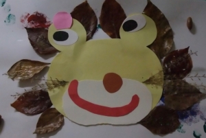 耳に目があるカエルみたいなライオンの絵