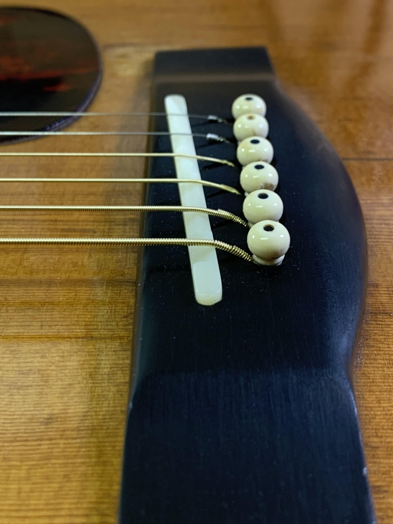 YAMAHA L-5 アコギ修理、サドル溝拡張とサドル作成 | ギターの音