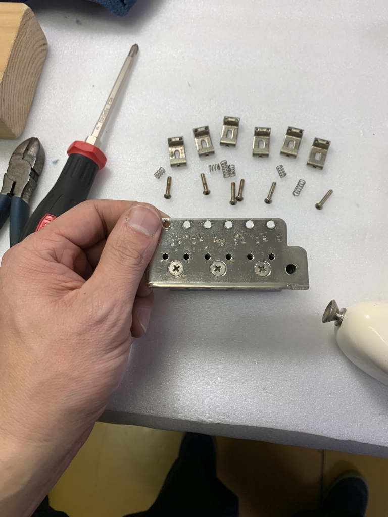 グレコの古いストラトSE-600J、ノイズ対策とトレモロ調整 | ギターの音