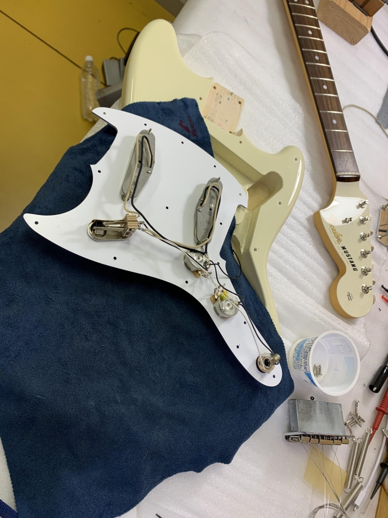 Fender Japan Char Mustang セットアップ | ギターの音が聴こえ