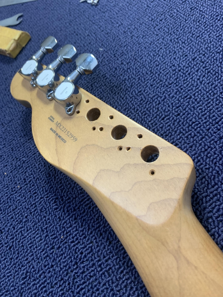 ストラトキャスターにテレネック、フェンダーリプレイスメントネック