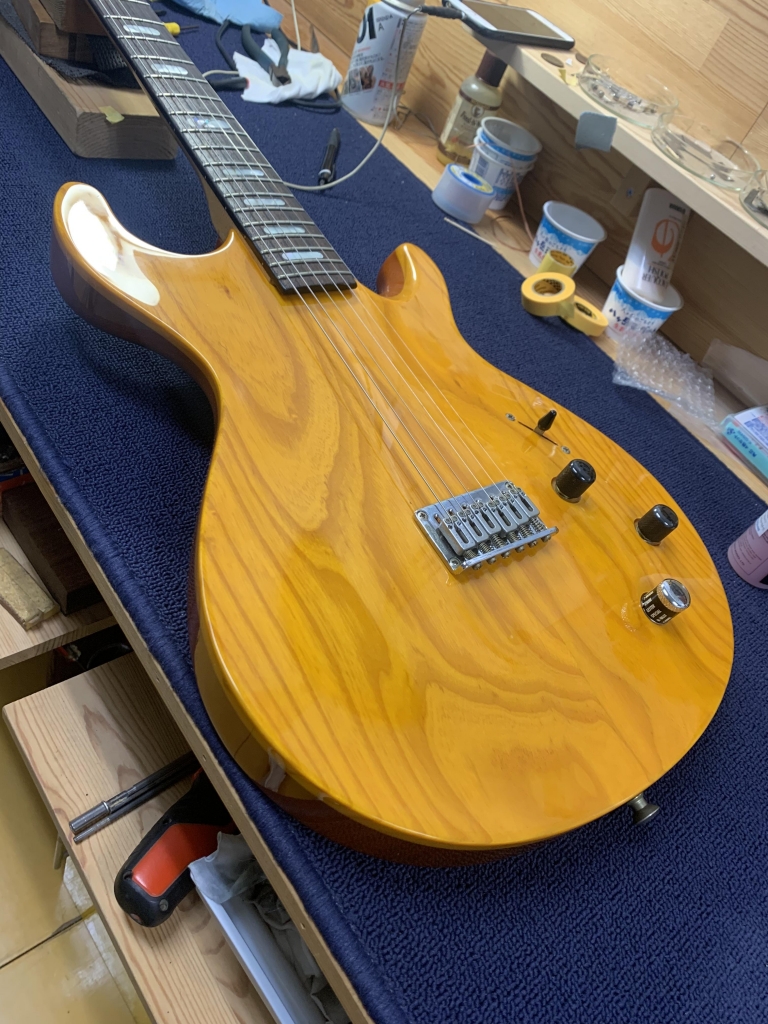 Line6 Variax 700 フロイドローズタイプのグラフテックブリッジを