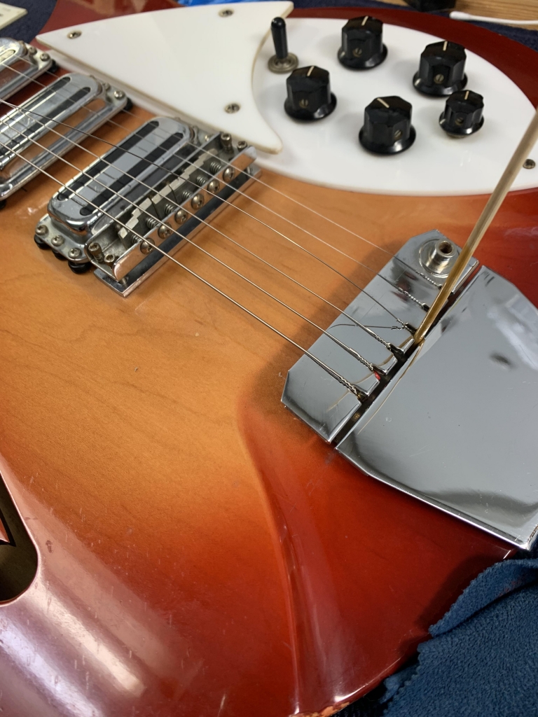 Rickenbacker 1997 のメンテナンス | ギターの音が聴こえたら。