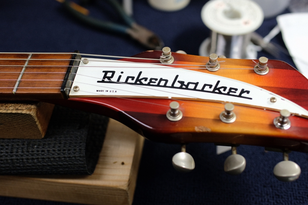 Rickenbacker 1997 のメンテナンス | ギターの音が聴こえたら。