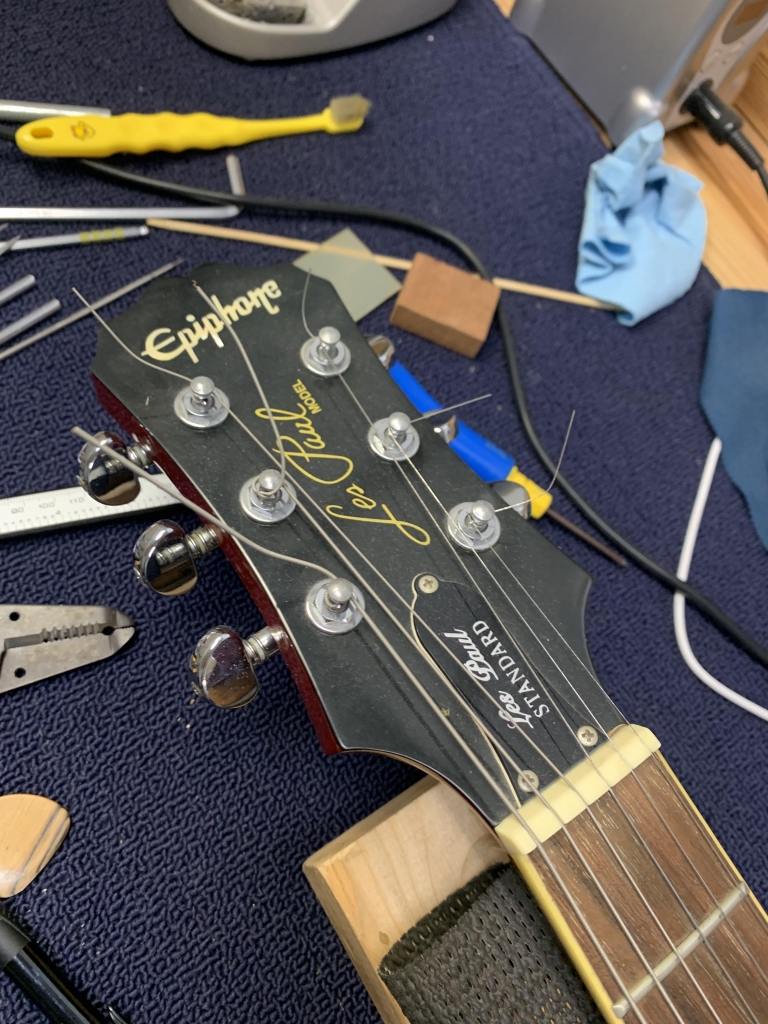 Epiphone レスポールのメンテナンス | ギターの音が聴こえたら。