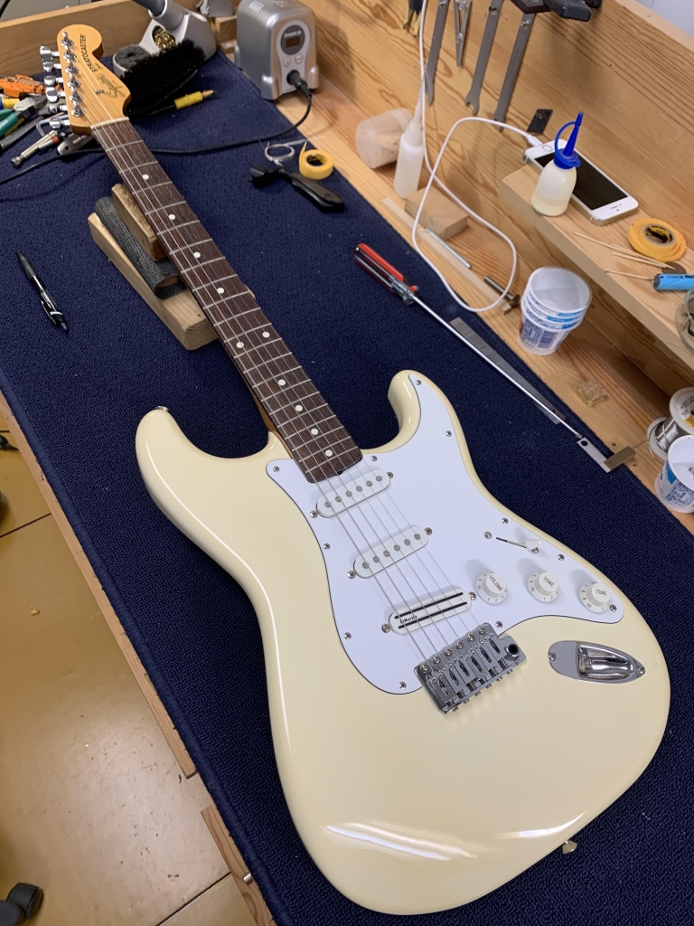 Squier Stratocaster フレット・ナット交換 指板R変更 フリーダムステンレスフレットspeedy | ギターの音が聴こえたら。