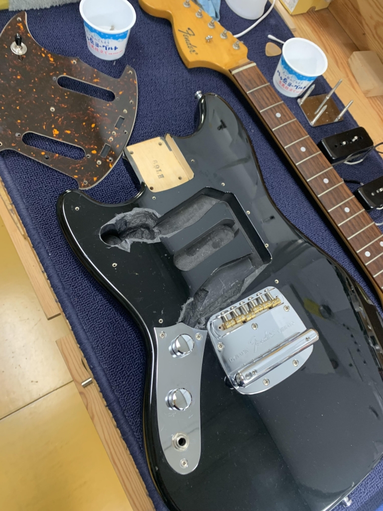 Fender mustang レフティ P90取付 PG作成 ナット交換 ネックサテン処理