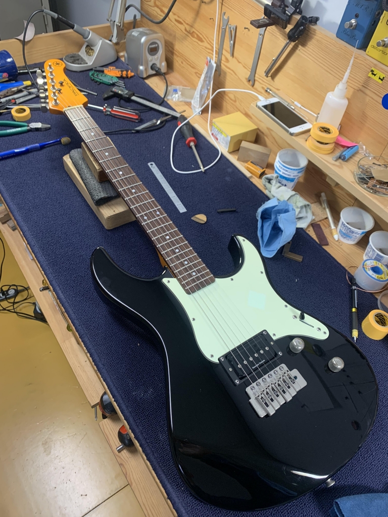 ヤマハパシフィカ（ブルー、一点要修理） YAMAHA パシフィカ ナット交換 | ギターの音が聴こえたら。