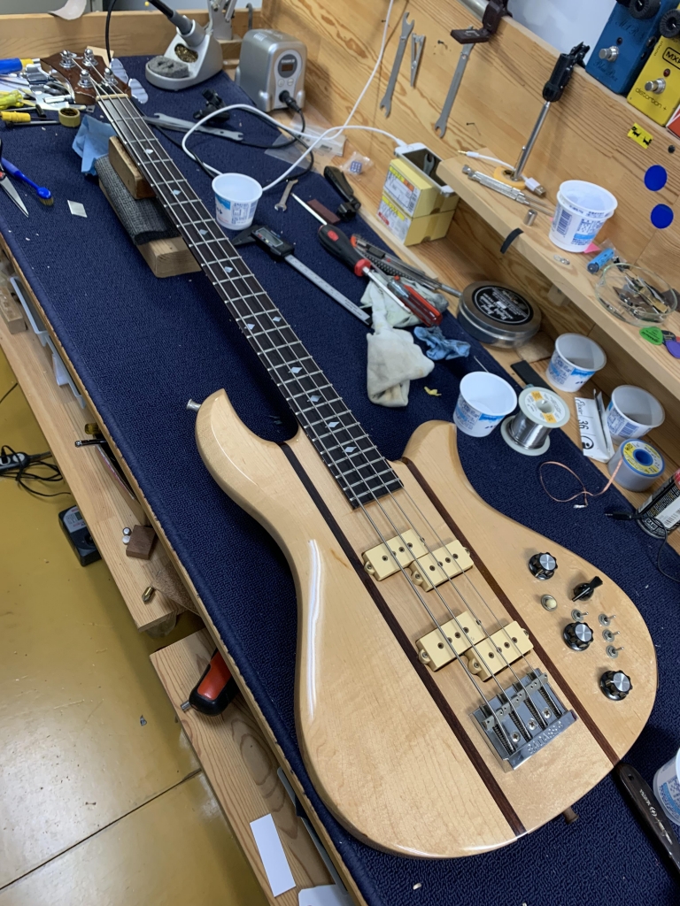 B.C Rich eagle bass 電池スナップ交換、ブリッジ下部ザグリ加工