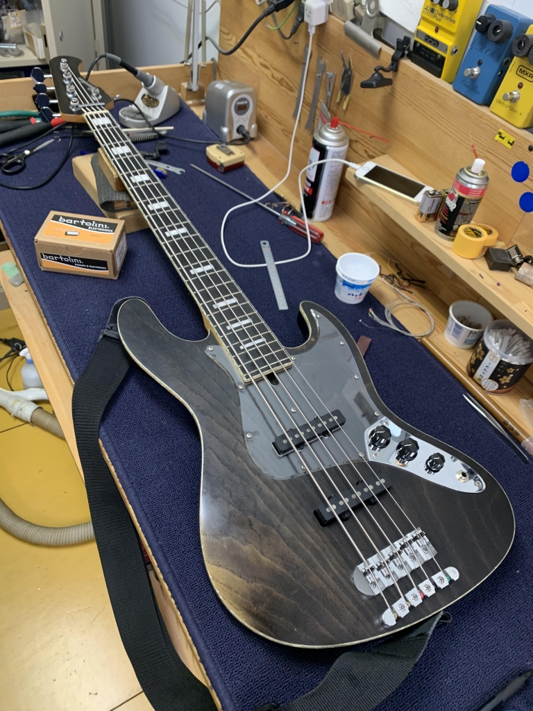 モモセ 5弦ベース 配線 bartolini XTCT にモジュール追加 アクティブ