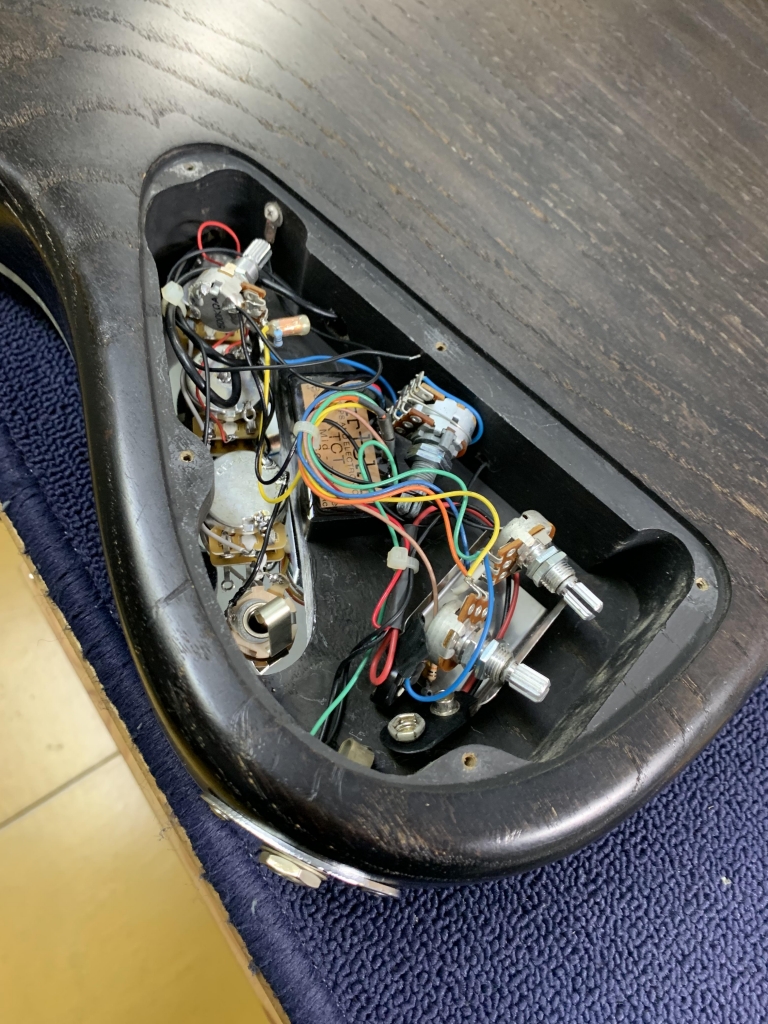 モモセ 5弦ベース 配線 bartolini XTCT にモジュール追加 アクティブ