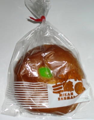 今日のおやつは「みかんパン」でした!