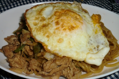 今日のお昼は「横手焼きそば」でした!